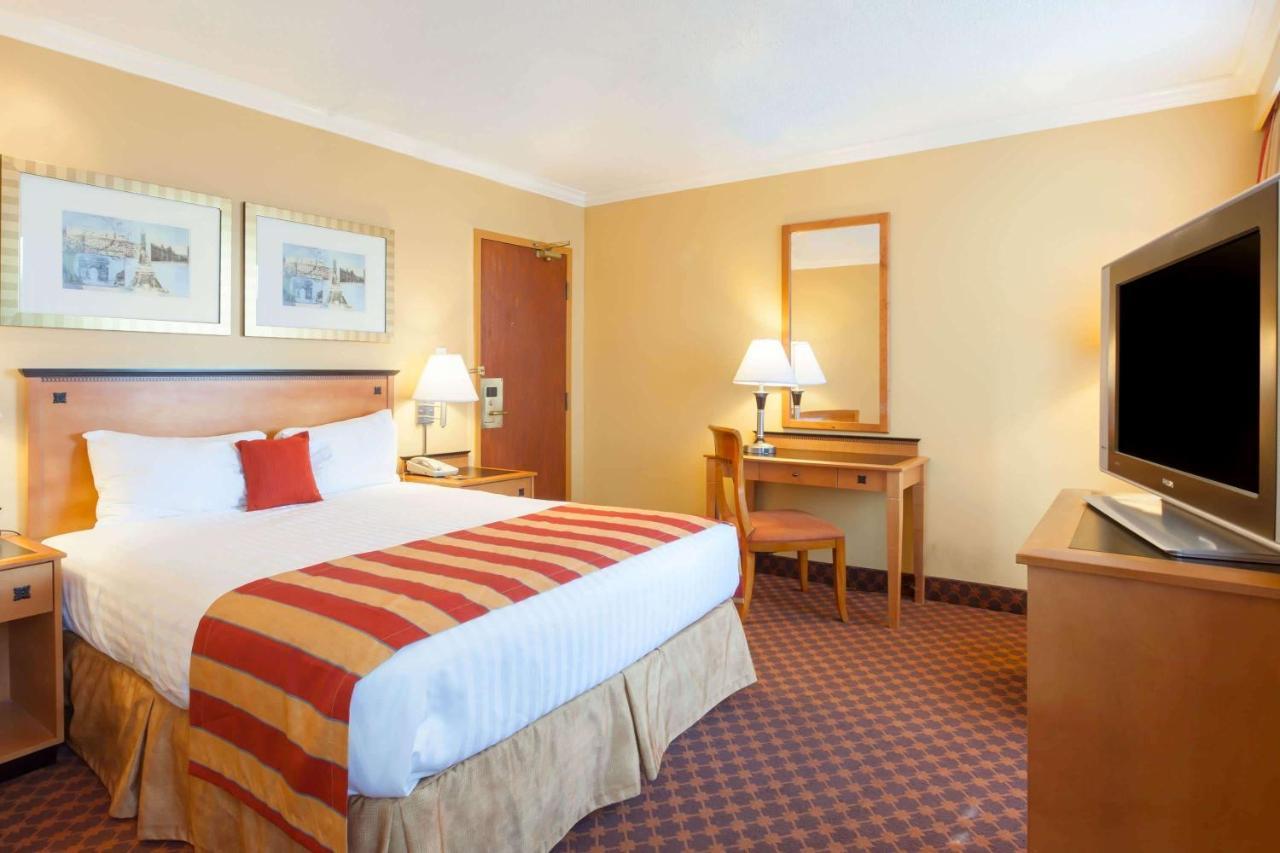 Howard Johnson By Wyndham Vancouver Downtown المظهر الخارجي الصورة