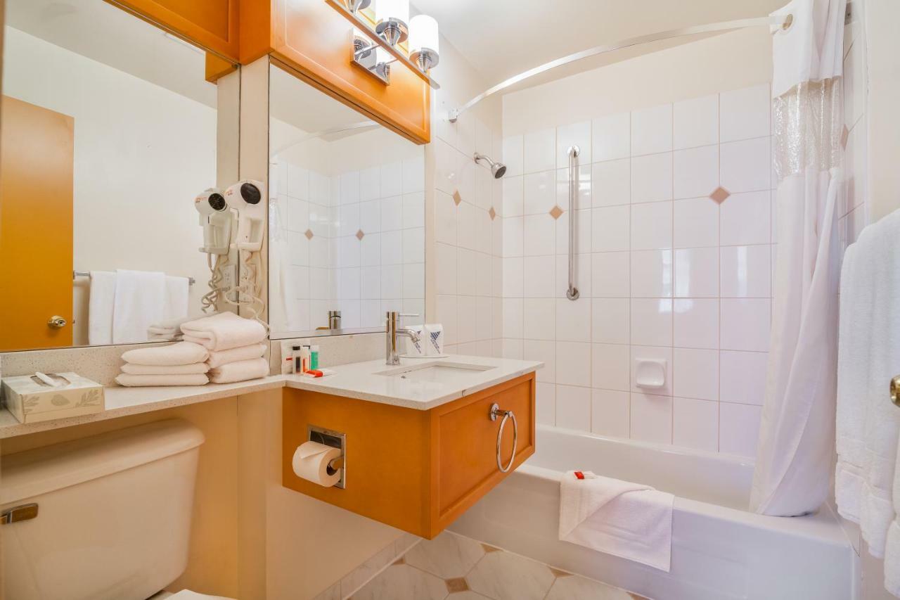 Howard Johnson By Wyndham Vancouver Downtown المظهر الخارجي الصورة