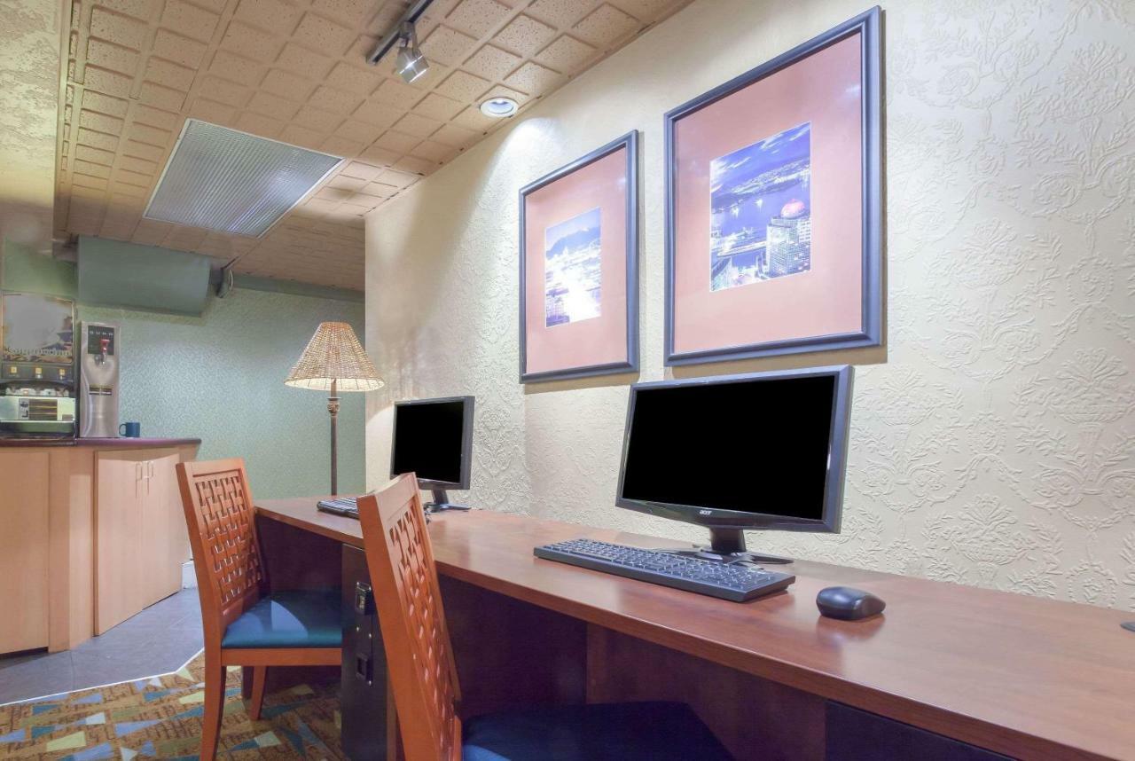 Howard Johnson By Wyndham Vancouver Downtown المظهر الخارجي الصورة